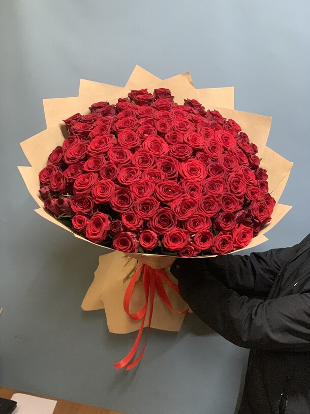 Букет цветов 101 роза (60см) за 18589₽ с доставкой в Москве от Elvira flovers на Flawery