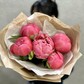 Букет свежих пионов