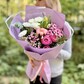 Букет свежих цветов из кустовых роз и хризантем