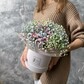 Шляпная коробка  с радужкой гипсофилой
