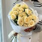 Кремовые кустовые розы Салинеро