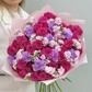 Большой яркий букет, кустовая маттиола, кустовая пионовидная Роза, лунная гвоздика