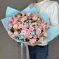Изысканный букет розовых кустовых роз