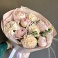 Воздушный букет с пионами и диантусам