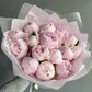 Букет с нежными пионами