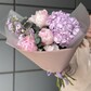 Пионы, маттиола и гортензия в стильном букете «Лавандовые сны»