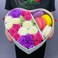 Маленькая коробочка с пирожными