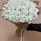 Букет из 15 белых кустовых хризантем в крафте