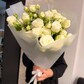 Белые кустовые розы