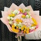 Яркий микс гортензий и кустовых розочек