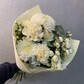 Воздушный букет с французскими розами и ромашками