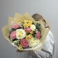 Букет из пионовидных ароматных роз , диантусов и альстромерии