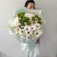 Букет из кустовых хризантем и танацетума