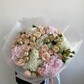 Гортензия и кустовые розы
