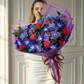 Букет яркие розы и космическая Орхидея. Авторский букет 528. Leoraflowers