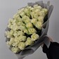 Букет из 51 белых  роз в декоративной упаковке