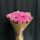 35 розовых роз в крафт бумаге