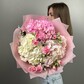 39-0075 Красивый букет из нежной гортензии и кустового диантуса в стильной упаковке