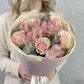 Букет из розовых премиальных роз Пинк Мондиаль, розовой альстромерии Фифи Премиум и эвкалипта .824