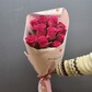 Отражение красоты - букет из 11 роз в упаковке