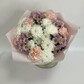 Букет из кустовых хризантем и диантусов