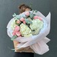 Букет из гортензий и пионовидных кустовых роз