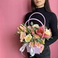 Цветы в сумочке для любимой,живые цветы букет ,лилия,розы,эвкалипт