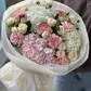 Объемный букет нежных цветов