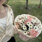 Букет из ромашки и кустовой розы