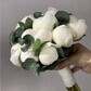 Букет невесты из белоснежных пионов с эвкалиптом
