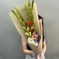 Букет из 5 разноцветных гладиолусов